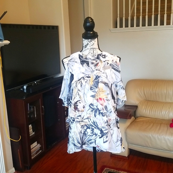 White House Black Market Top Small - Picture 3 of 7